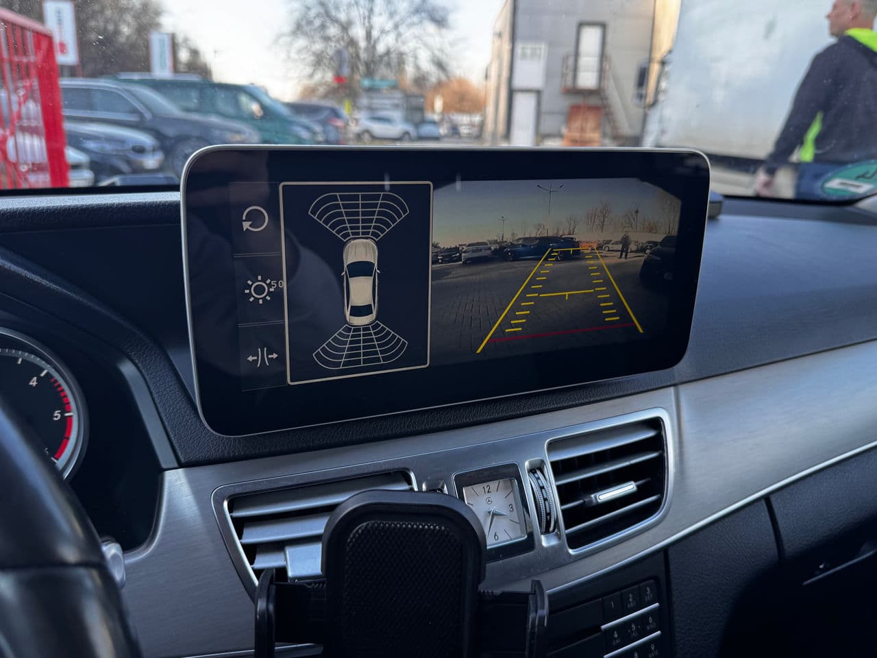 Mercedes E 220 2015 — Миниатюра 13