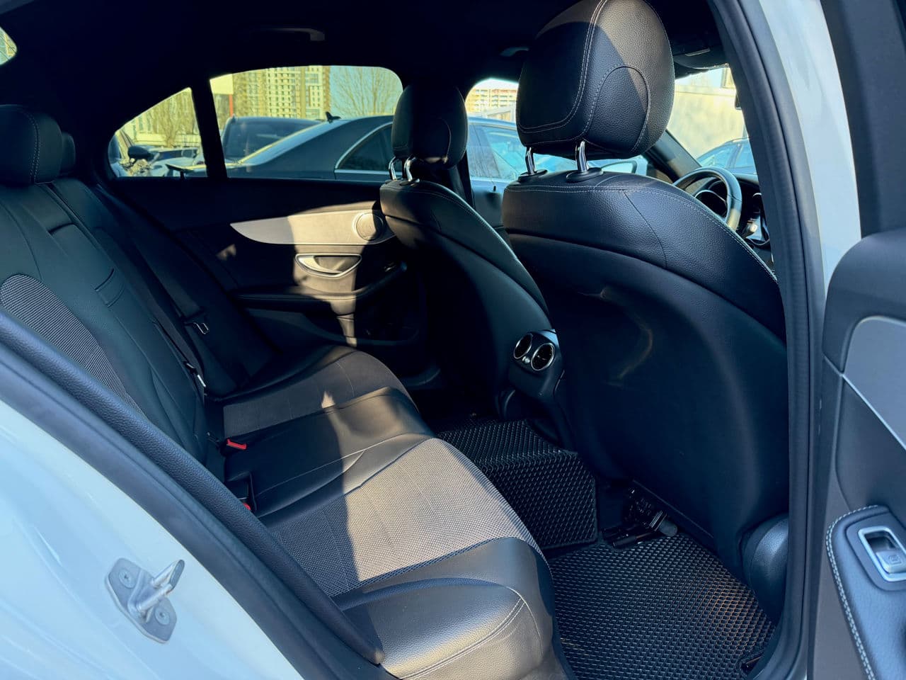 Mercedes C 350e 2016 — Миниатюра 16