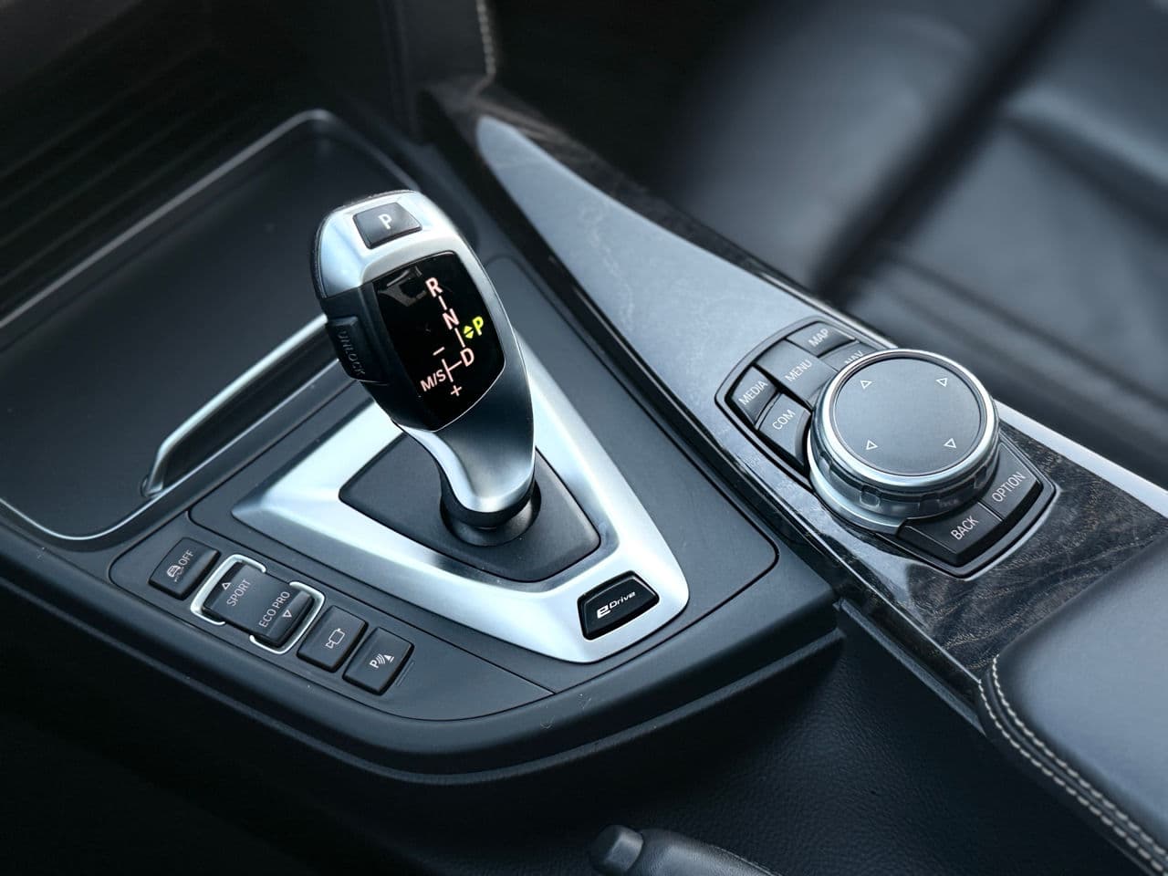 BMW 330E 2016 — Миниатюра 17