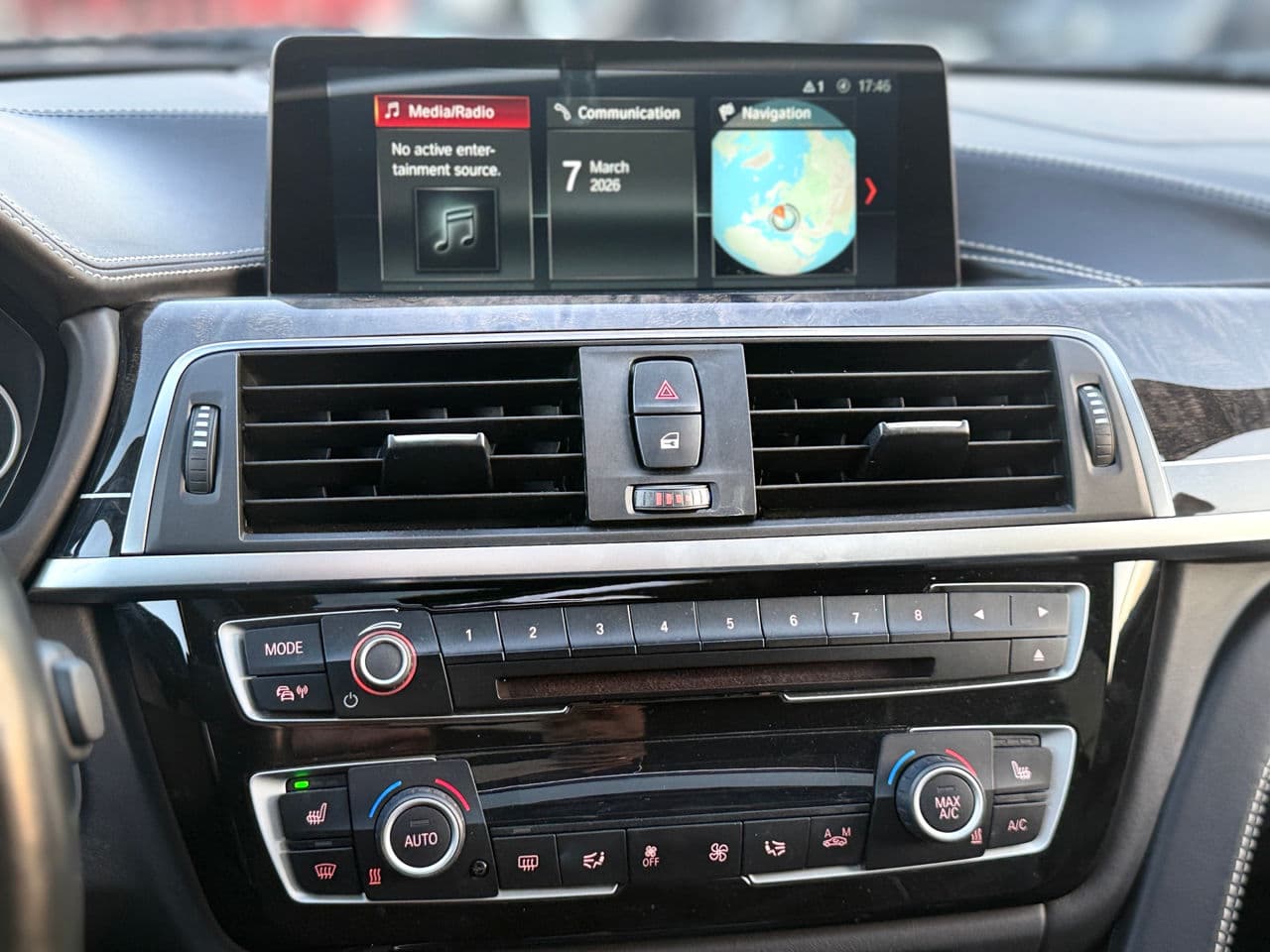 BMW 330E 2016 — Миниатюра 16