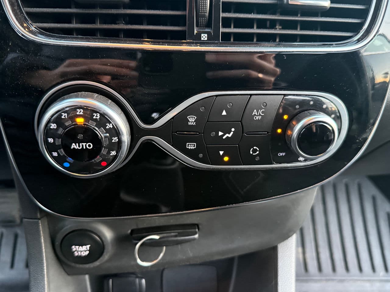 Renault Clio 2019 — Миниатюра 10