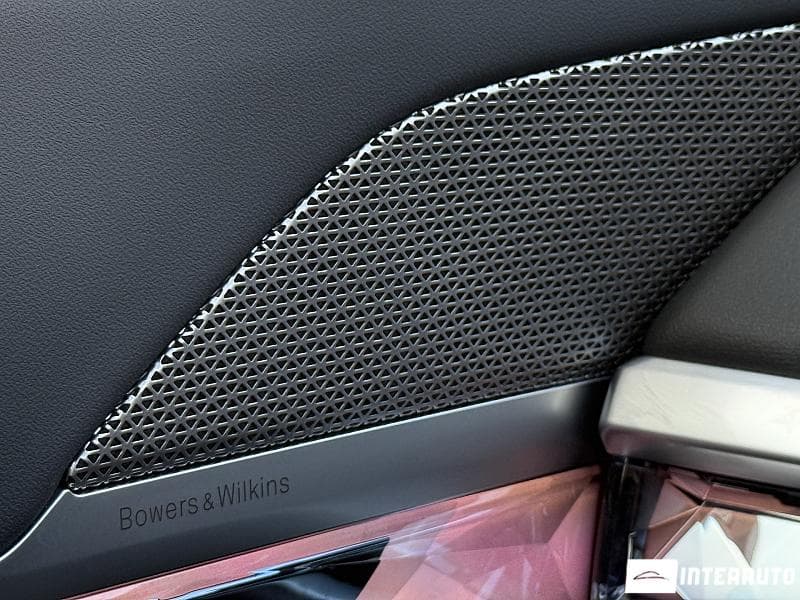 BMW 750e XDrive 2024 — Миниатюра 17