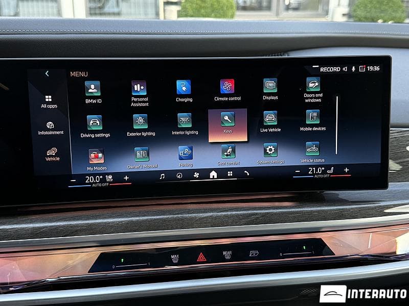 BMW 750e XDrive 2024 — Миниатюра 10