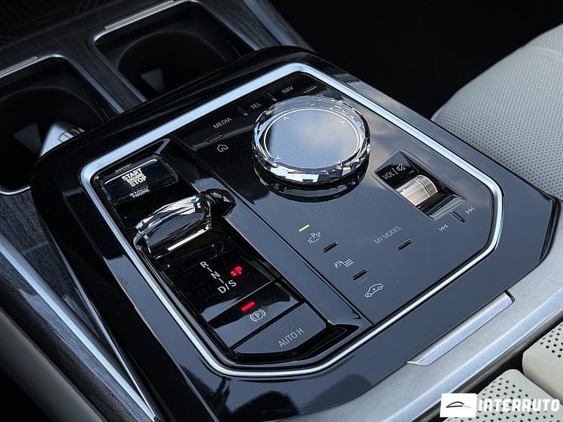 BMW 750e XDrive 2024 — Миниатюра 7