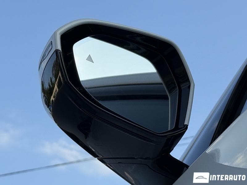 BMW 750e XDrive 2024 — Миниатюра 25