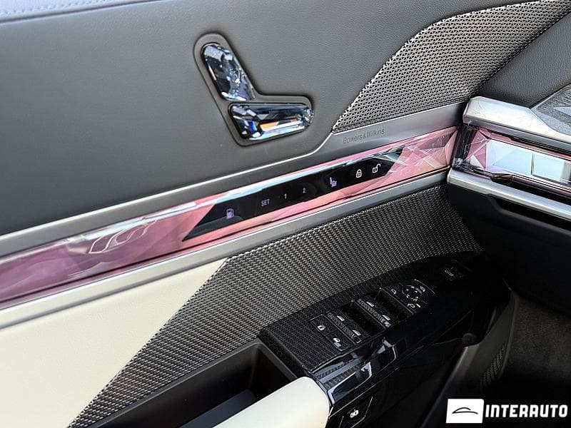 BMW 750e XDrive 2024 — Миниатюра 18