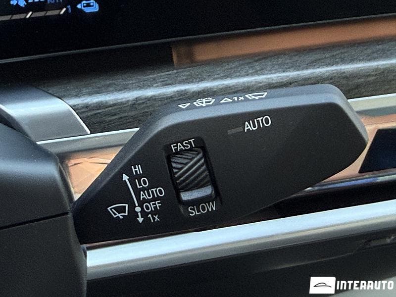 BMW 750e XDrive 2024 — Миниатюра 15