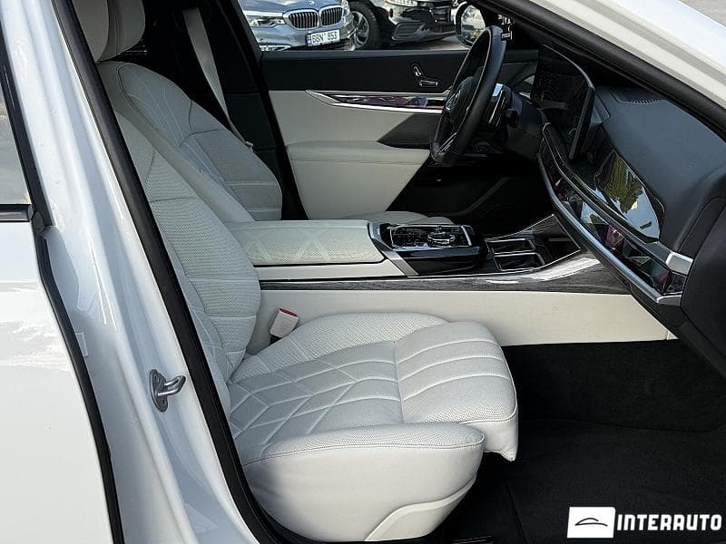 BMW 750e XDrive 2024 — Миниатюра 19