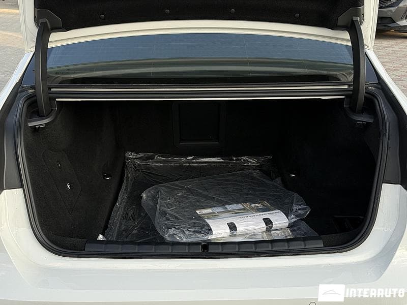 BMW 750e XDrive 2024 — Миниатюра 27