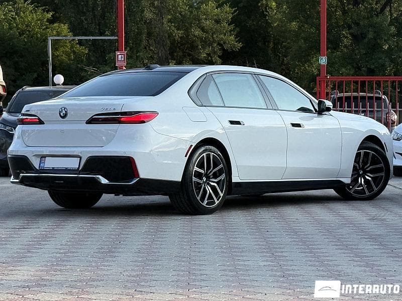 BMW 750e XDrive 2024 — Миниатюра 3