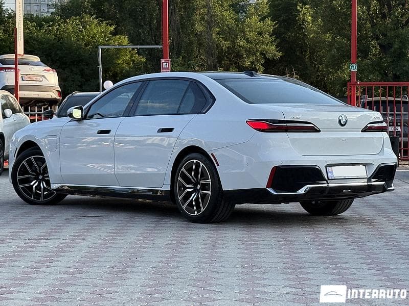BMW 750e XDrive 2024 — Миниатюра 2