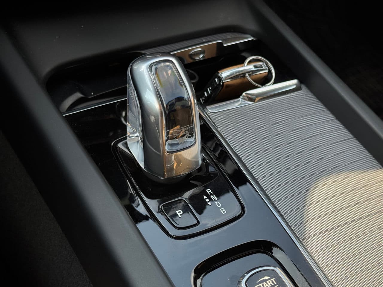 Volvo XC 60 2018 — Миниатюра 12