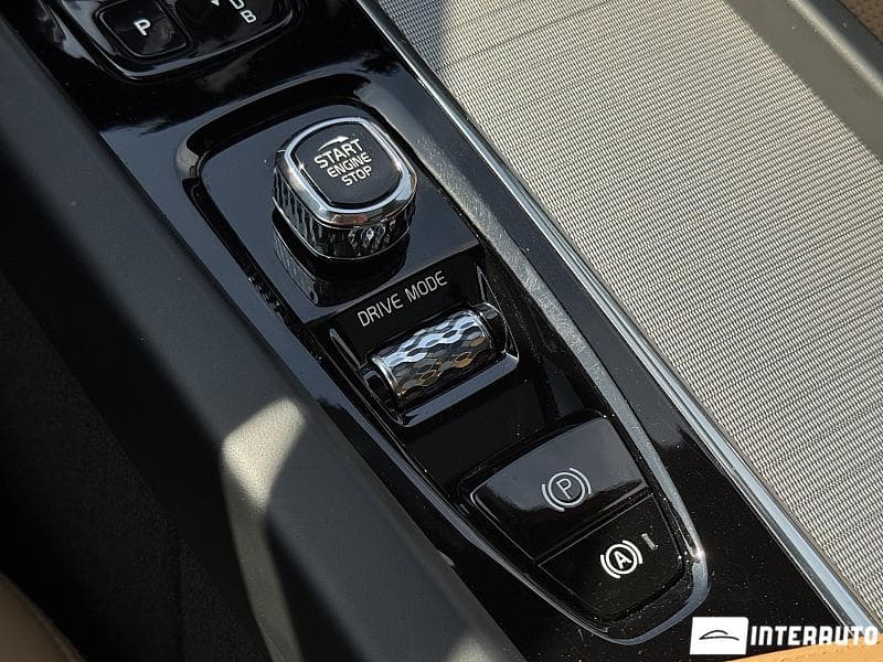 Volvo XC 60 2018 — Миниатюра 13