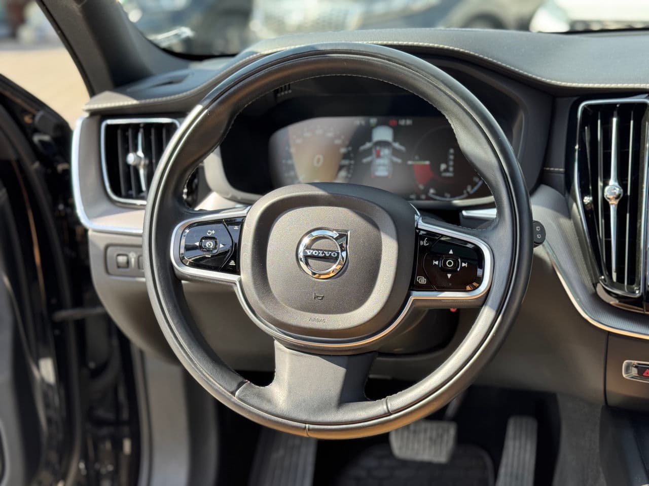Volvo XC 60 2018 — Миниатюра 7