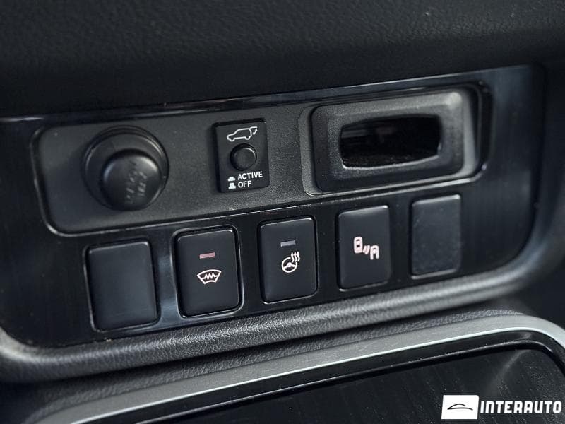 Mitsubishi Outlander 2016 — Миниатюра 15