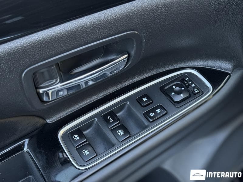 Mitsubishi Outlander 2016 — Миниатюра 6