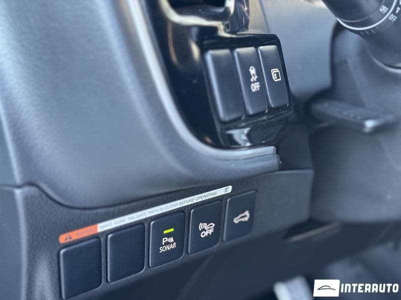 Mitsubishi Outlander 2016 — Миниатюра 7