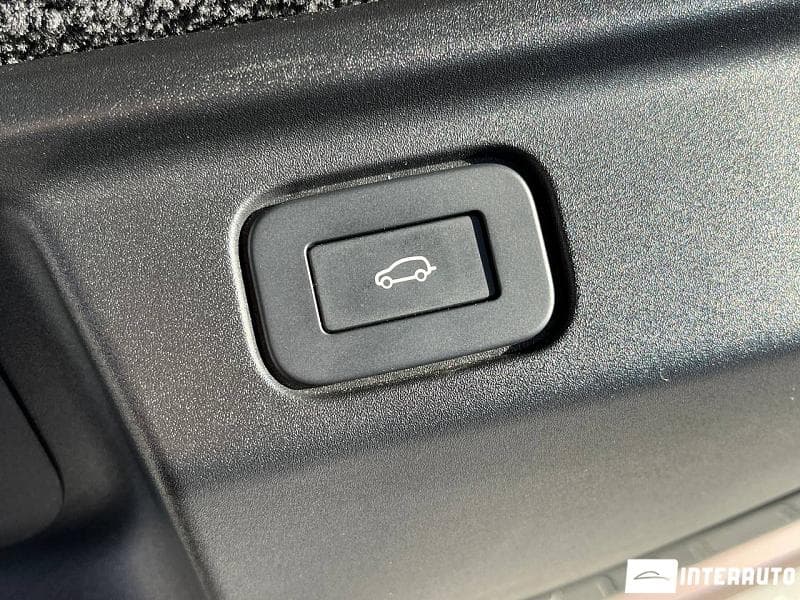 Land Rover Range Rover Vogue 2023 — Миниатюра 30