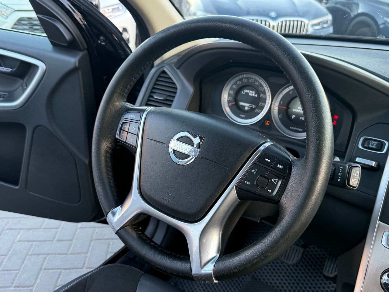 Volvo XC 60 2011 — Миниатюра 7