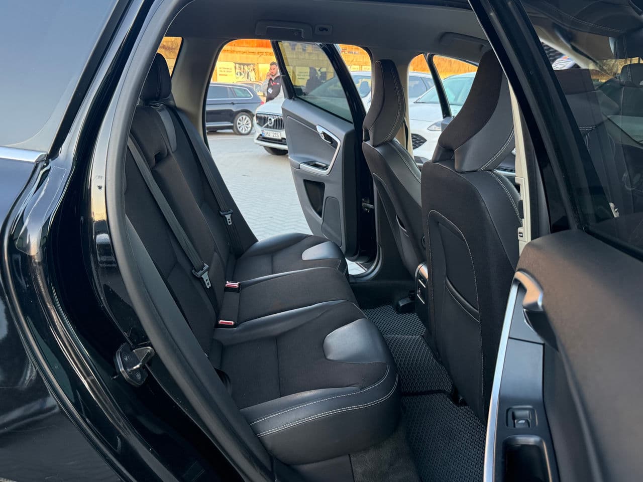 Volvo XC 60 2011 — Миниатюра 14