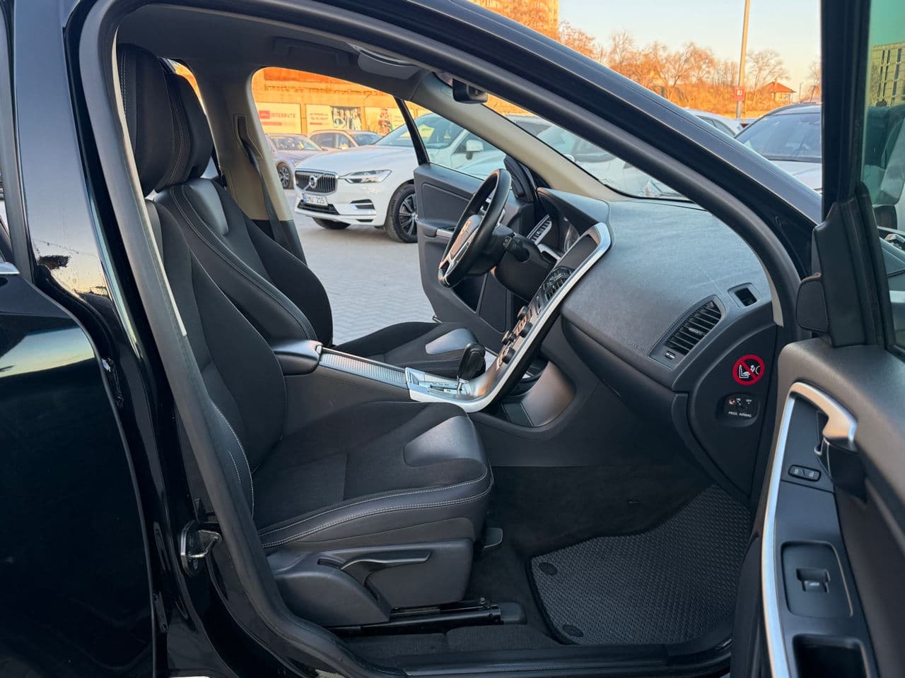 Volvo XC 60 2011 — Миниатюра 15