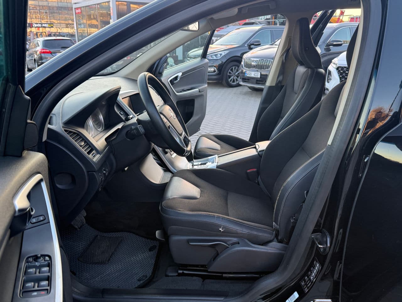 Volvo XC 60 2011 — Миниатюра 5
