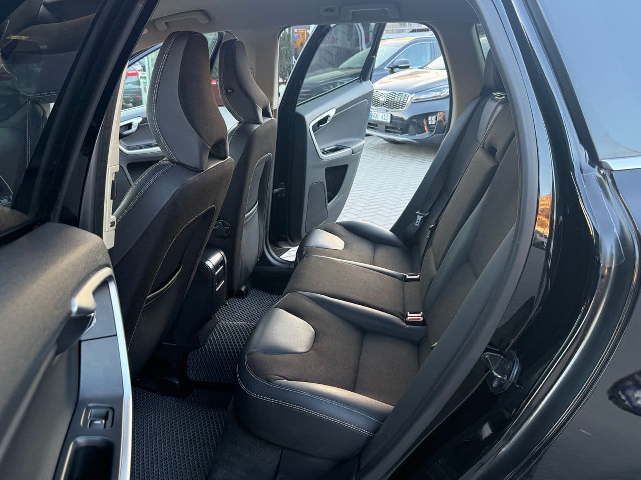 Volvo XC 60 2011 — Миниатюра 13