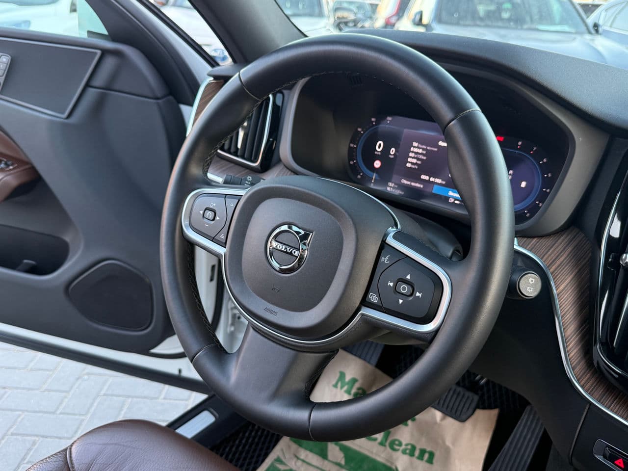 Volvo XC 60 2021 — Миниатюра 8