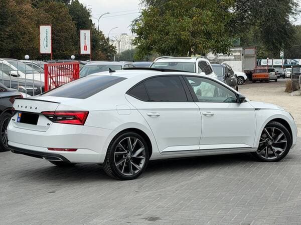 2020 Skoda Superb — Miniatură 3