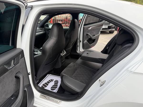 2020 Skoda Superb — Miniatură 15
