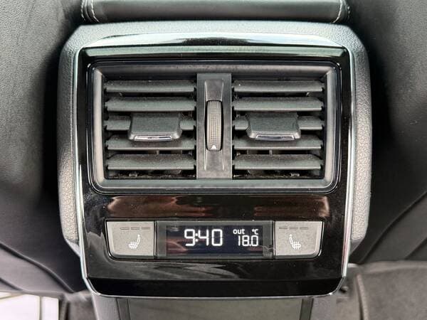 2020 Skoda Superb — Miniatură 17