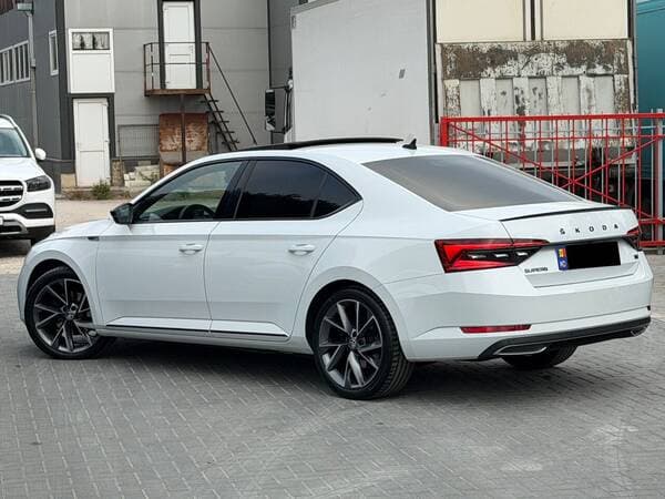 2020 Skoda Superb — Miniatură 4