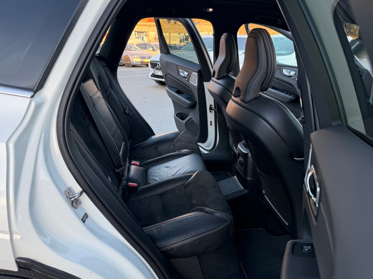Volvo XC 60 2019 — Миниатюра 18