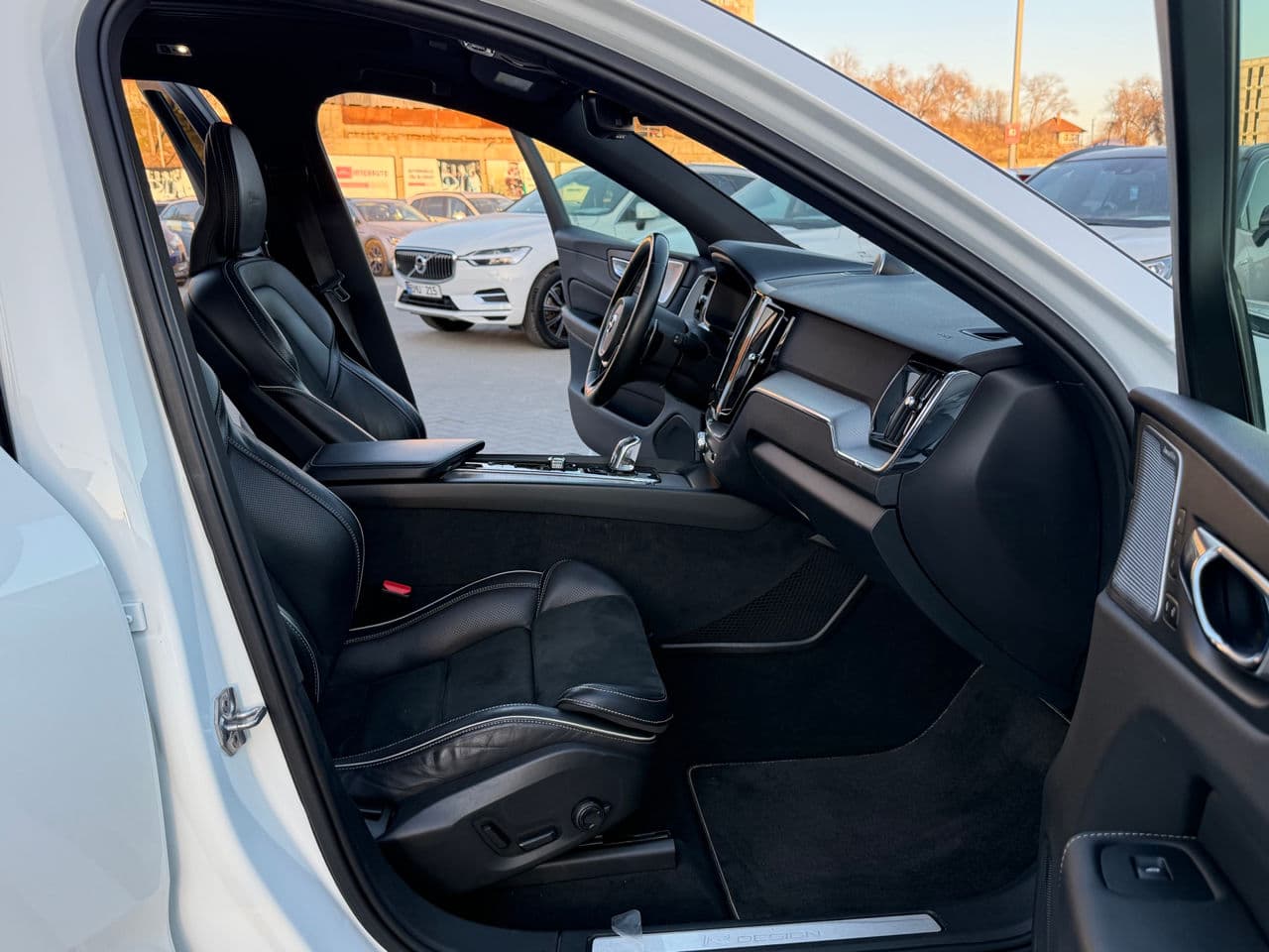 Volvo XC 60 2019 — Миниатюра 19