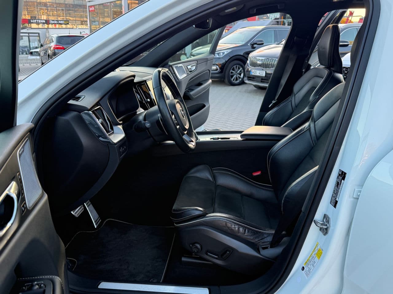 Volvo XC 60 2019 — Миниатюра 6