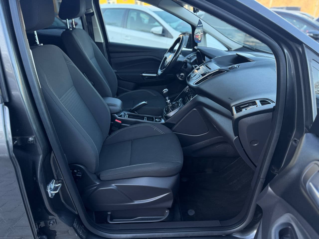Ford C-MAX 2017 — Миниатюра 16
