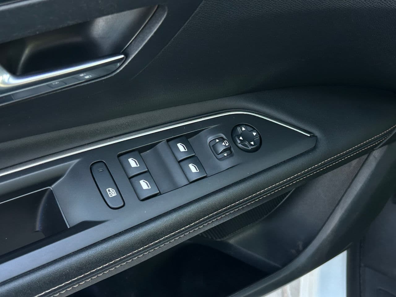 Peugeot 3008 2020 — Миниатюра 8