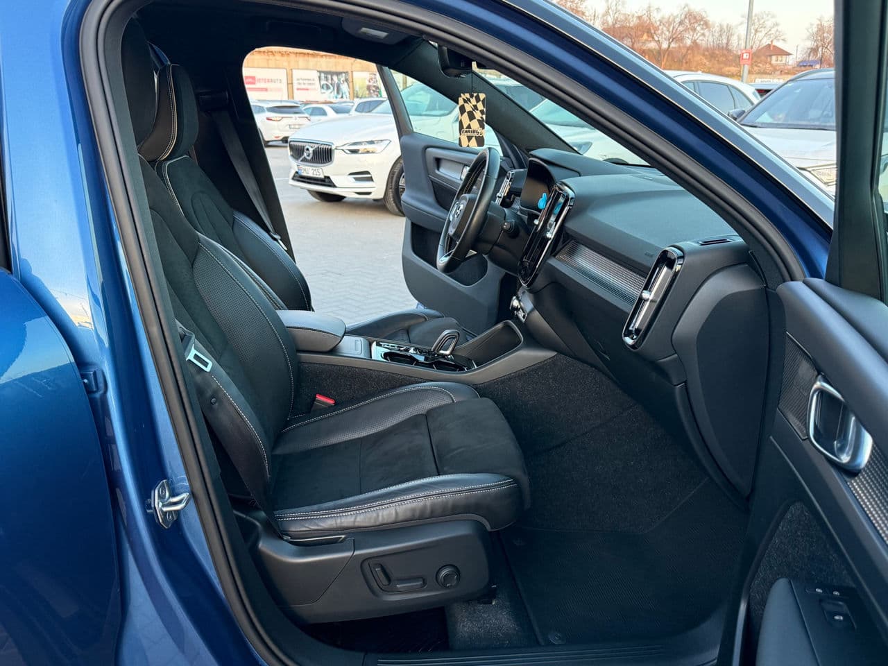 Volvo XC 40 2020 — Миниатюра 17