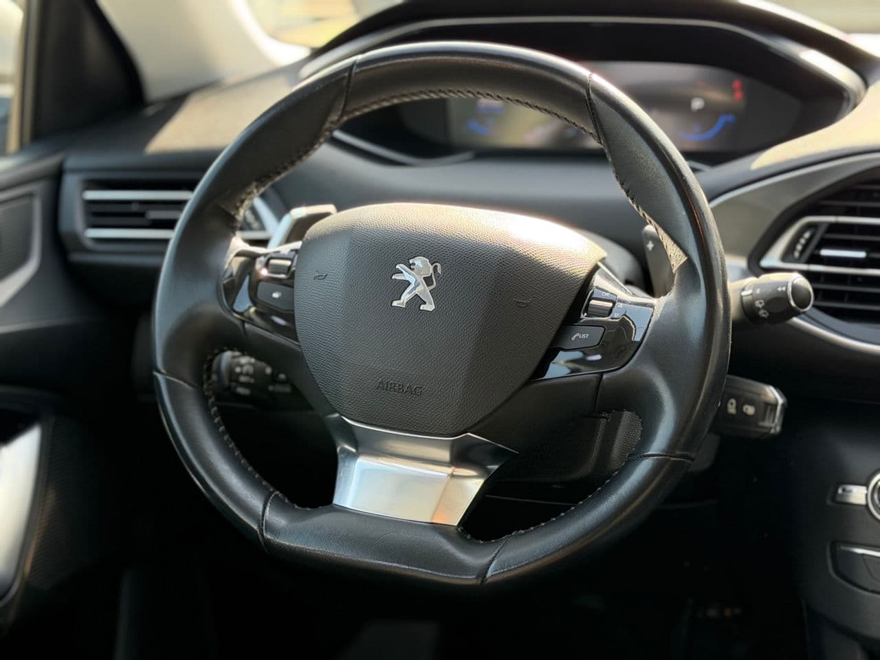 Peugeot 308 2020 — Миниатюра 10