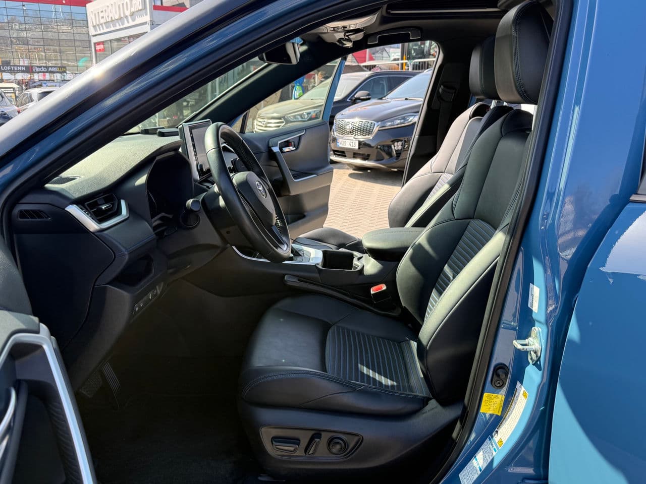 Toyota Rav-4 2022 — Миниатюра 5