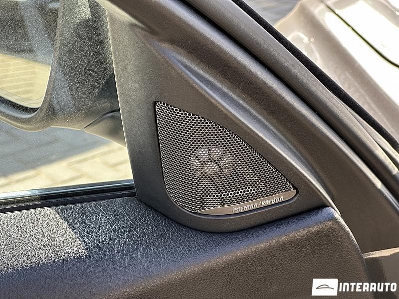 BMW 330E 2017 — Миниатюра 18