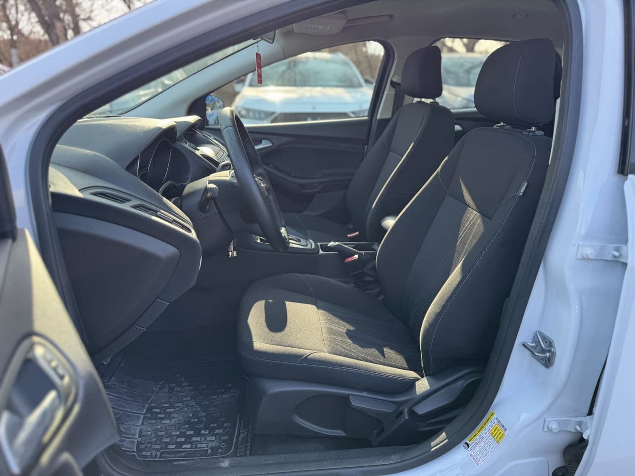 2017 Ford Focus — Miniatură 5