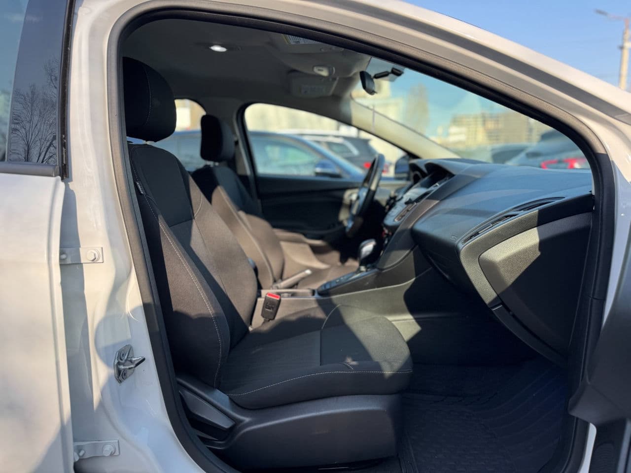 2017 Ford Focus — Miniatură 15