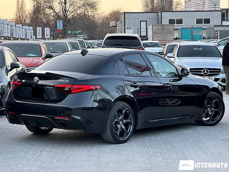 Alfa Romeo Giulia 2017 — Миниатюра 3