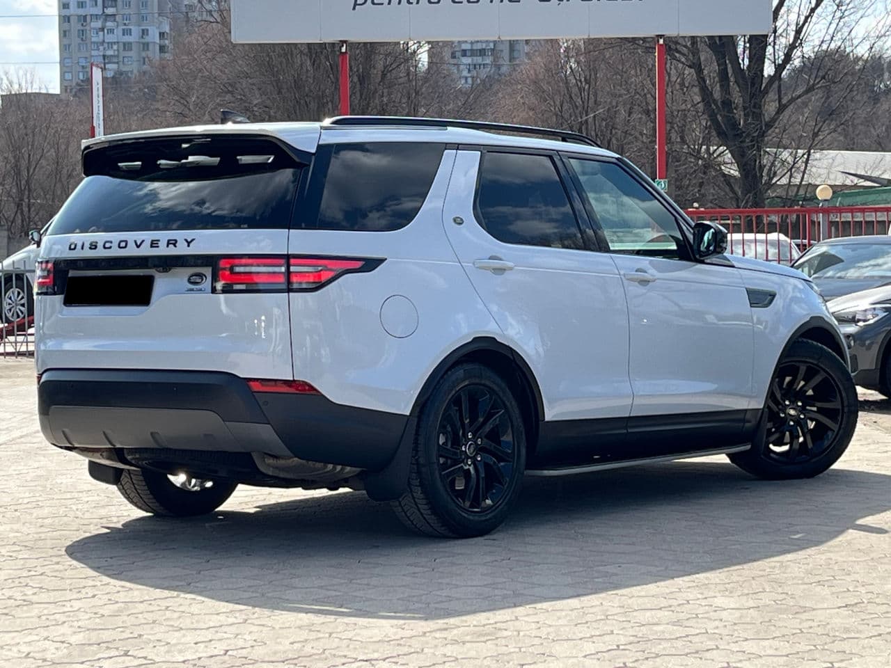 Land Rover Discovery 2017 — Миниатюра 2