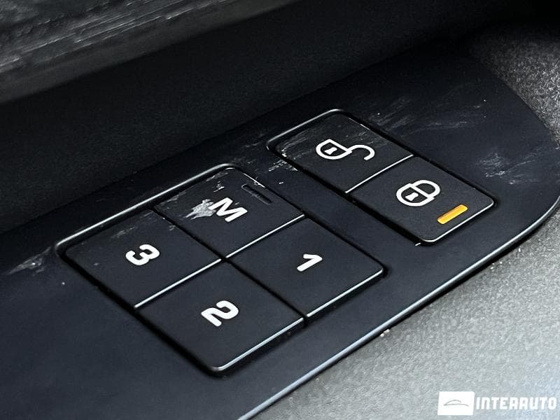 Land Rover Discovery 2017 — Миниатюра 9