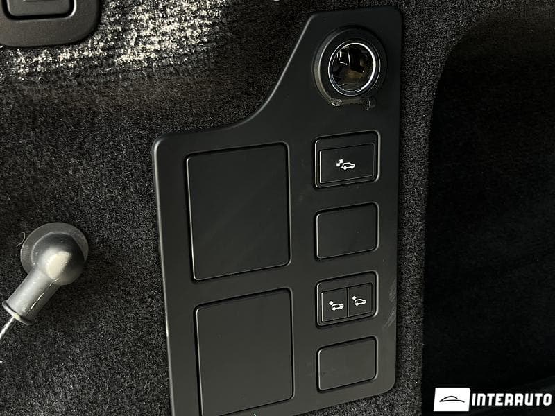 Land Rover Discovery 2017 — Миниатюра 13