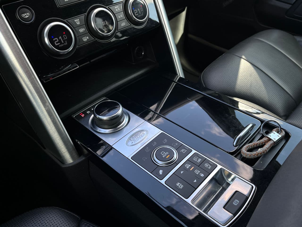 Land Rover Discovery 2017 — Миниатюра 19