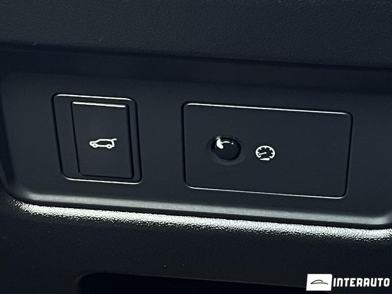 Land Rover Discovery 2017 — Миниатюра 12