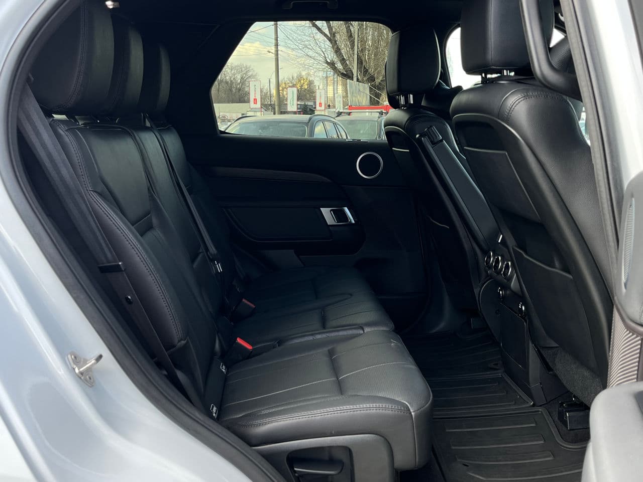 Land Rover Discovery 2017 — Миниатюра 22